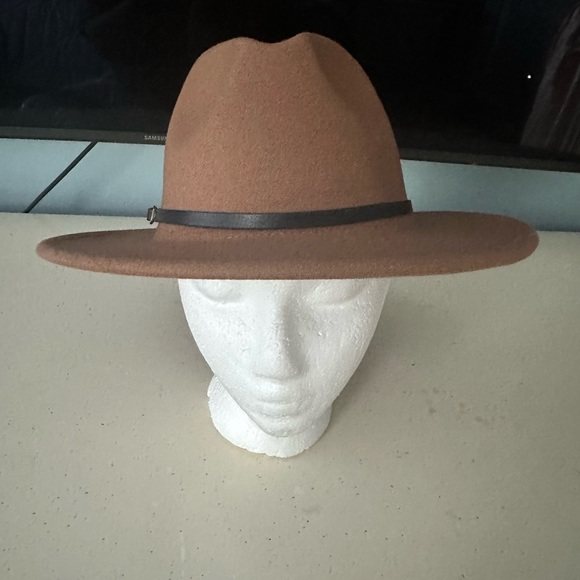 Women’s hat - Picture 4 of 10